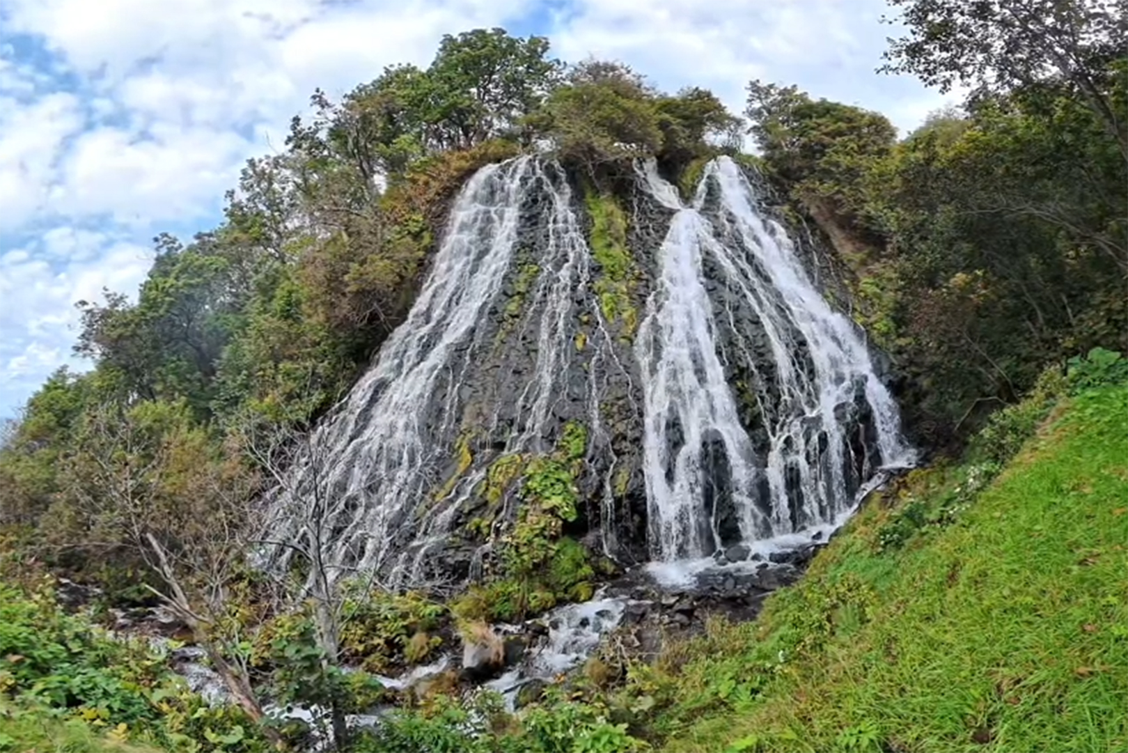 知床・オシンコシンの滝
