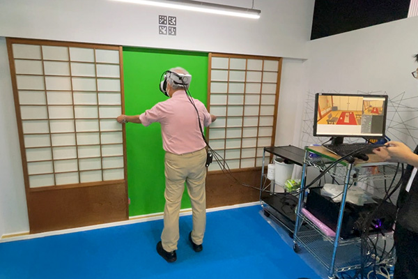 障子を開く新感覚デモ